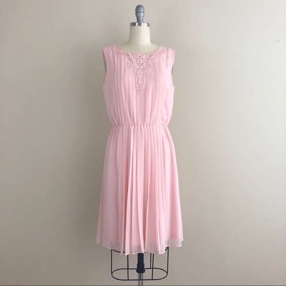 Jessica Simpson Dresses & Skirts - Jessica Simpson Pleated Lace Sheath Dress